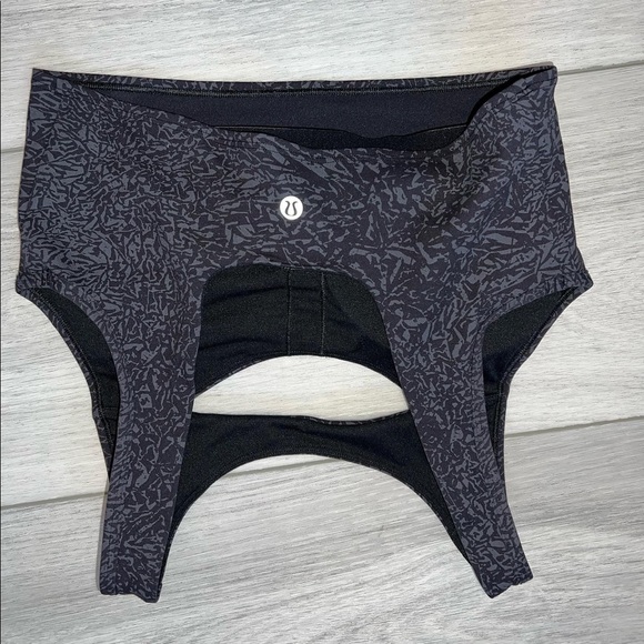 lululemon everlux cut out train bra - Picture 2 of 2